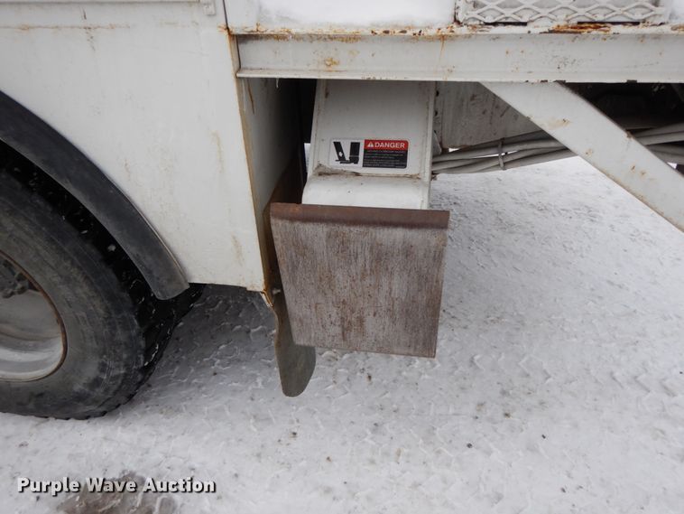 image for item DF6360 1999 International 4700  digger derrick truck