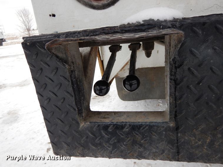 image for item DF6360 1999 International 4700  digger derrick truck