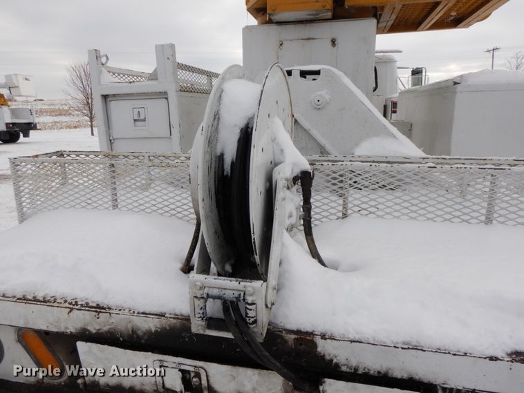 image for item DF6360 1999 International 4700  digger derrick truck