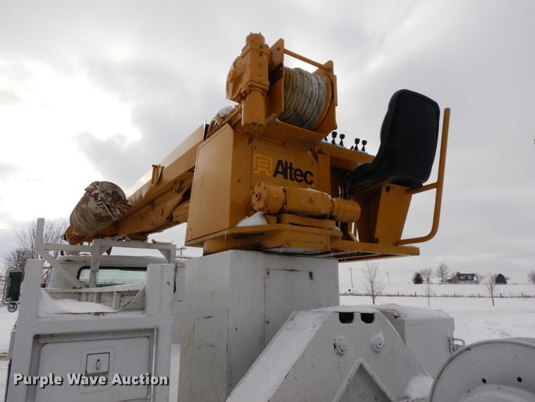 image for item DF6360 1999 International 4700  digger derrick truck