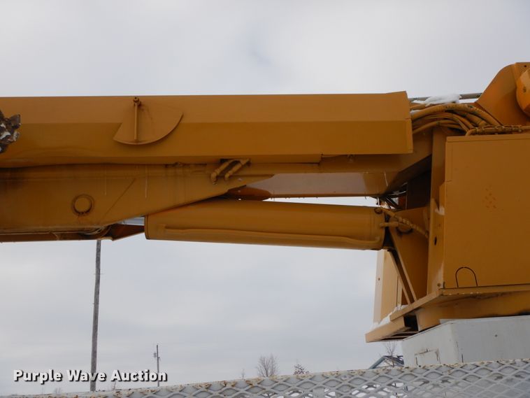 image for item DF6360 1999 International 4700  digger derrick truck