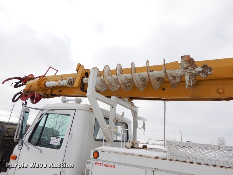 image for item DF6360 1999 International 4700  digger derrick truck