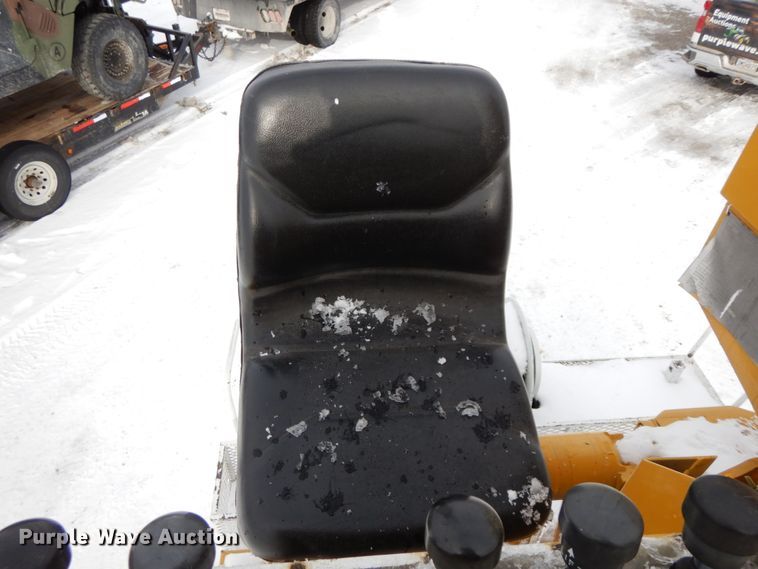 image for item DF6360 1999 International 4700  digger derrick truck