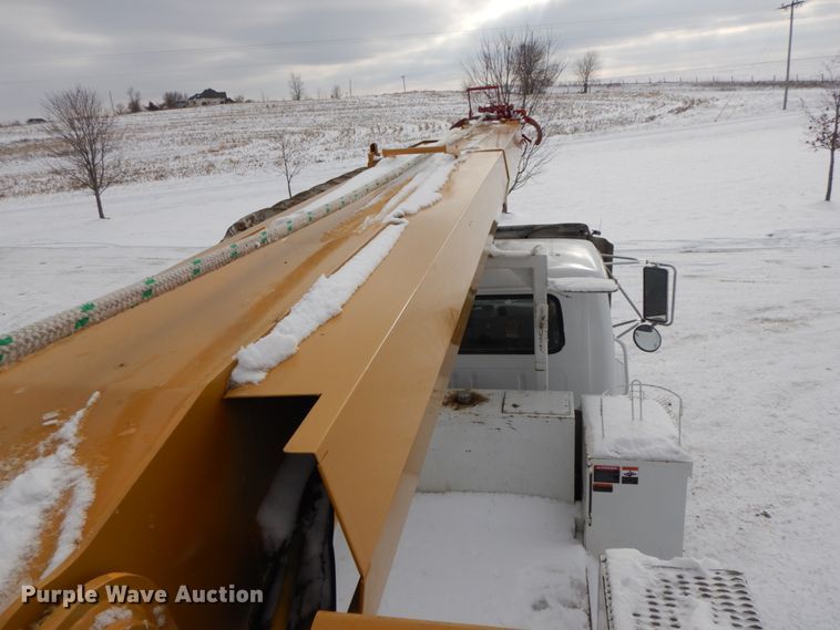 image for item DF6360 1999 International 4700  digger derrick truck