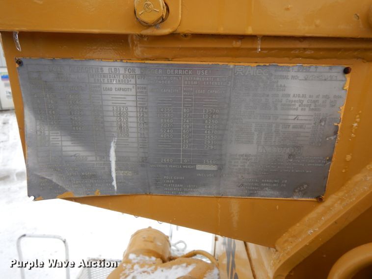 image for item DF6360 1999 International 4700  digger derrick truck