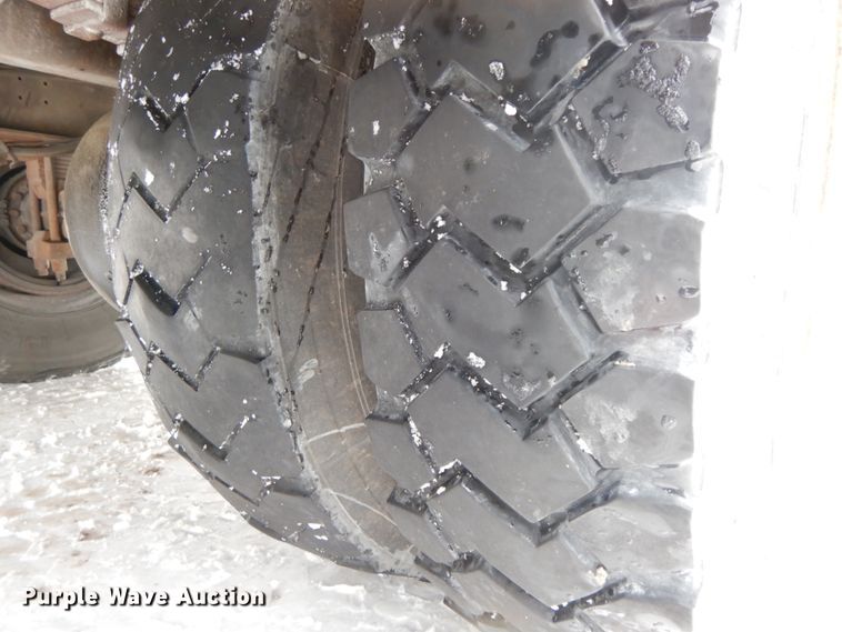 image for item DF6360 1999 International 4700  digger derrick truck