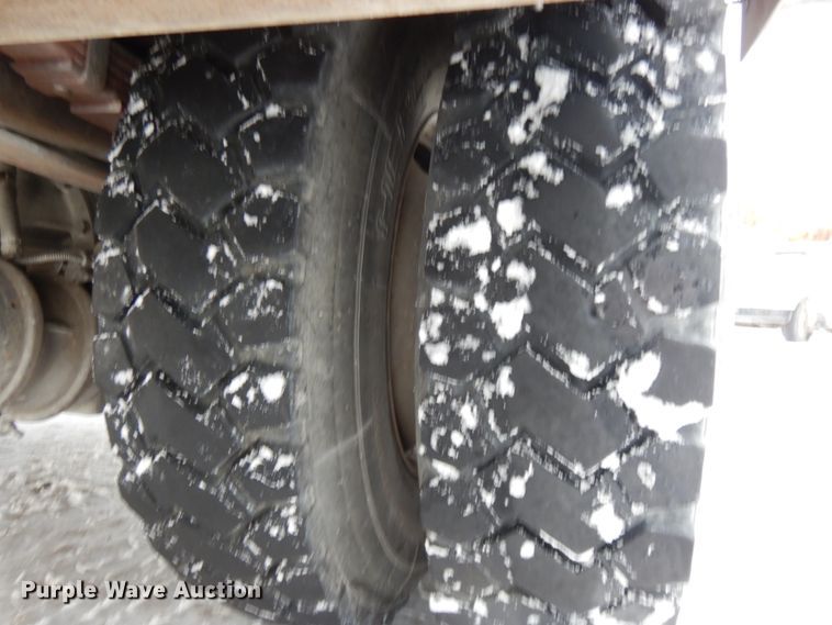 image for item DF6360 1999 International 4700  digger derrick truck