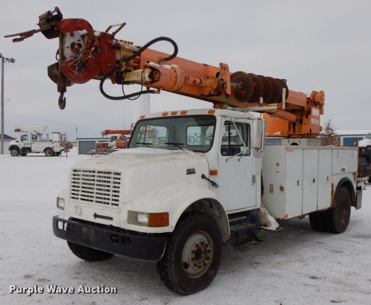 image for item DF6361 2000 International 4700  digger derrick truck