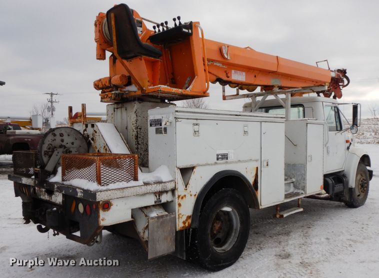 image for item DF6361 2000 International 4700  digger derrick truck