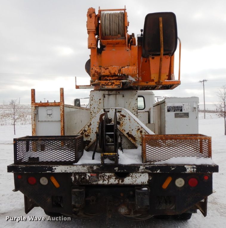 image for item DF6361 2000 International 4700  digger derrick truck