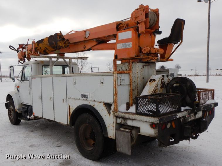 image for item DF6361 2000 International 4700  digger derrick truck