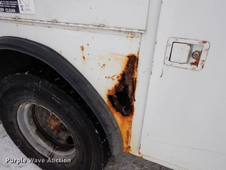 image for item DF6361 2000 International 4700  digger derrick truck