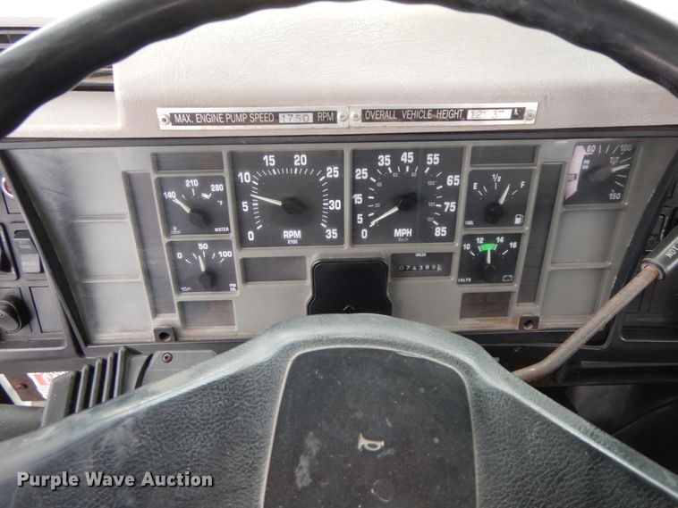 image for item DF6361 2000 International 4700  digger derrick truck