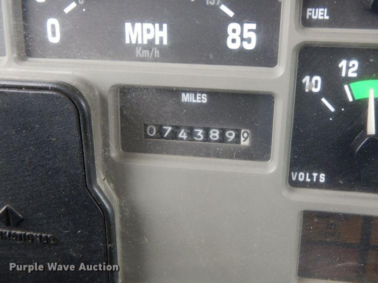 image for item DF6361 2000 International 4700  digger derrick truck