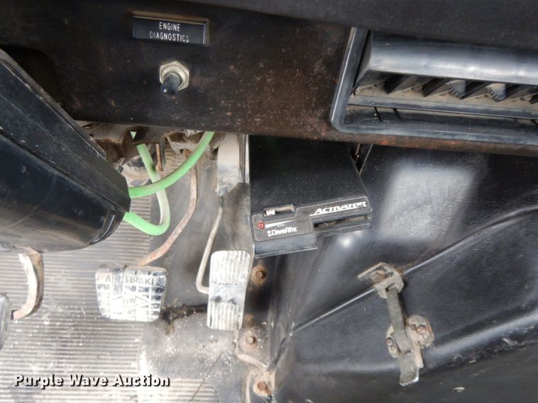 image for item DF6361 2000 International 4700  digger derrick truck