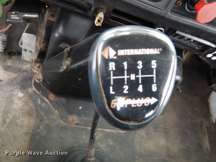 image for item DF6361 2000 International 4700  digger derrick truck