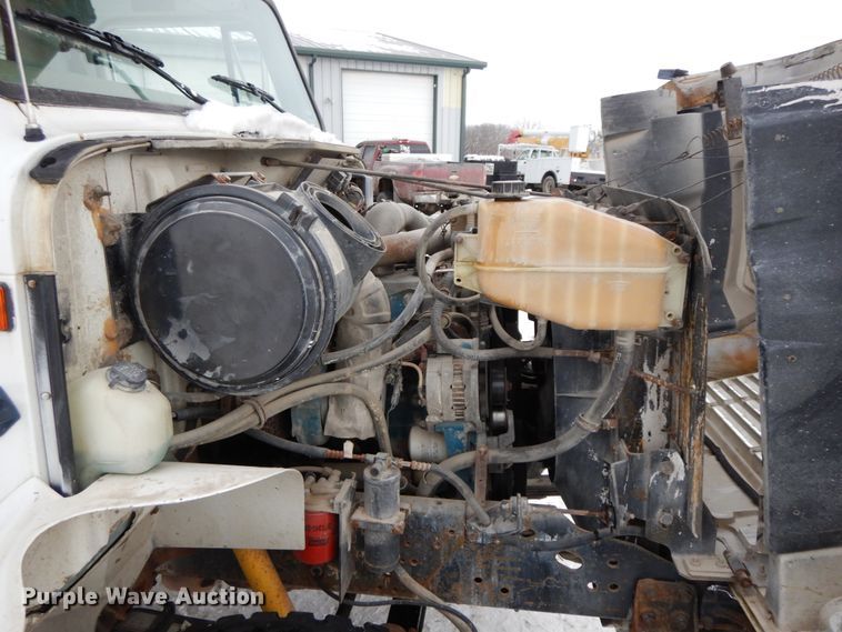 image for item DF6361 2000 International 4700  digger derrick truck