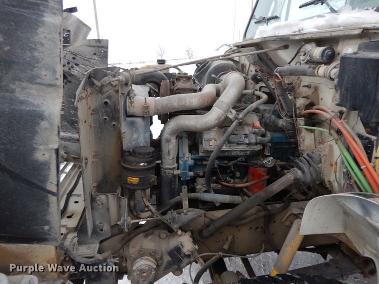 image for item DF6361 2000 International 4700  digger derrick truck