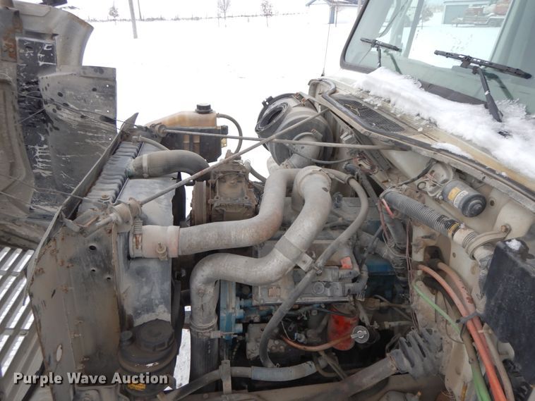 image for item DF6361 2000 International 4700  digger derrick truck