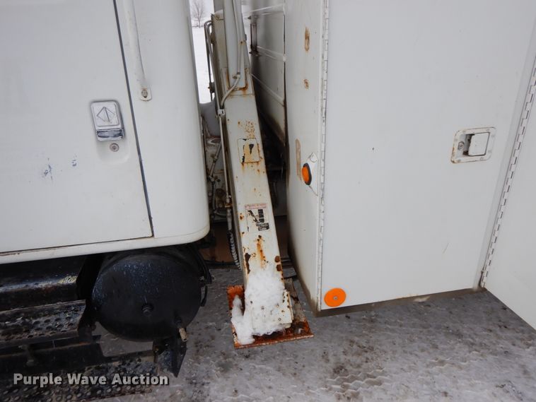 image for item DF6361 2000 International 4700  digger derrick truck