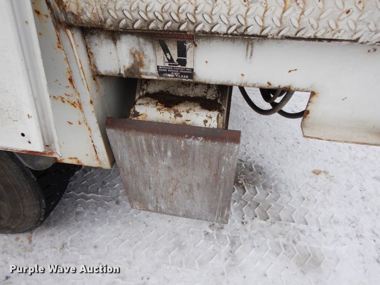 image for item DF6361 2000 International 4700  digger derrick truck