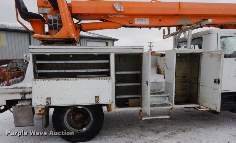 image for item DF6361 2000 International 4700  digger derrick truck