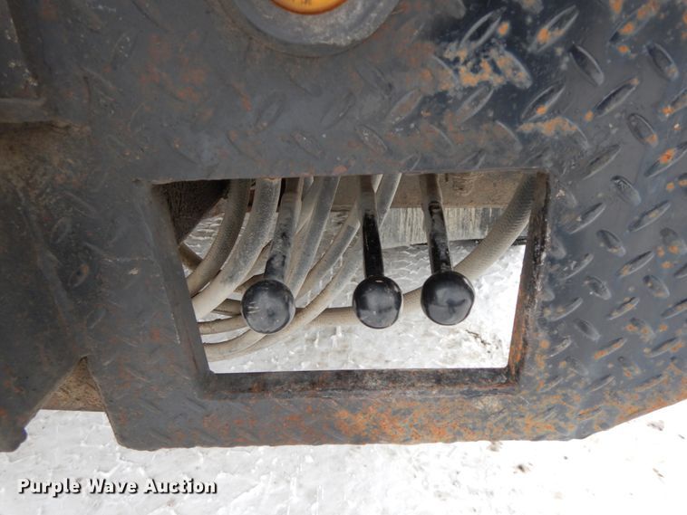 image for item DF6361 2000 International 4700  digger derrick truck