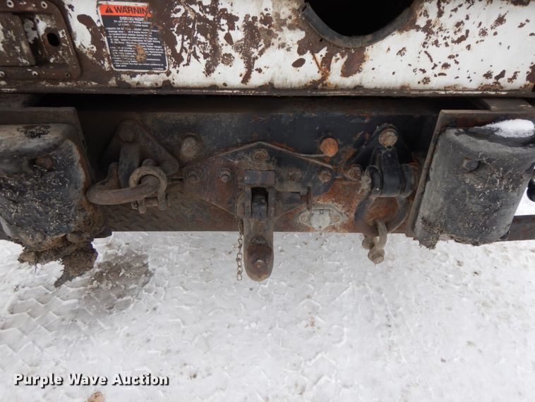 image for item DF6361 2000 International 4700  digger derrick truck