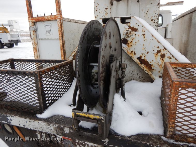 image for item DF6361 2000 International 4700  digger derrick truck