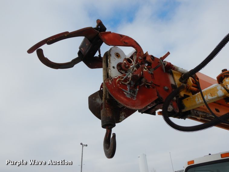 image for item DF6361 2000 International 4700  digger derrick truck