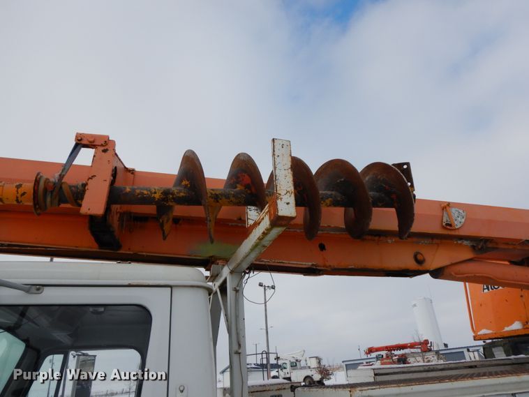 image for item DF6361 2000 International 4700  digger derrick truck