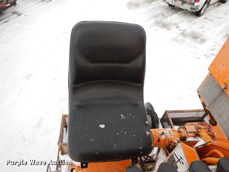 image for item DF6361 2000 International 4700  digger derrick truck