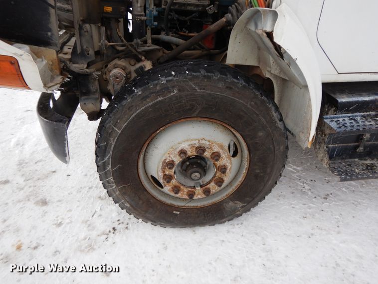 image for item DF6361 2000 International 4700  digger derrick truck