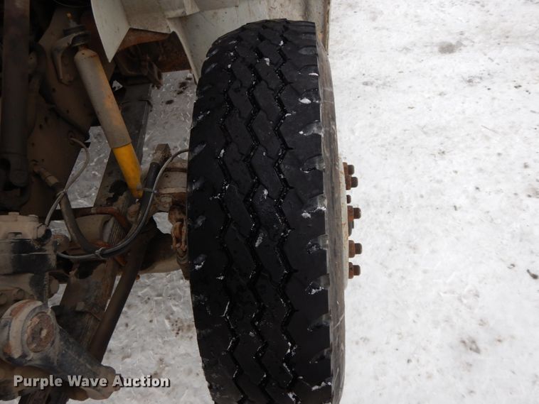 image for item DF6361 2000 International 4700  digger derrick truck