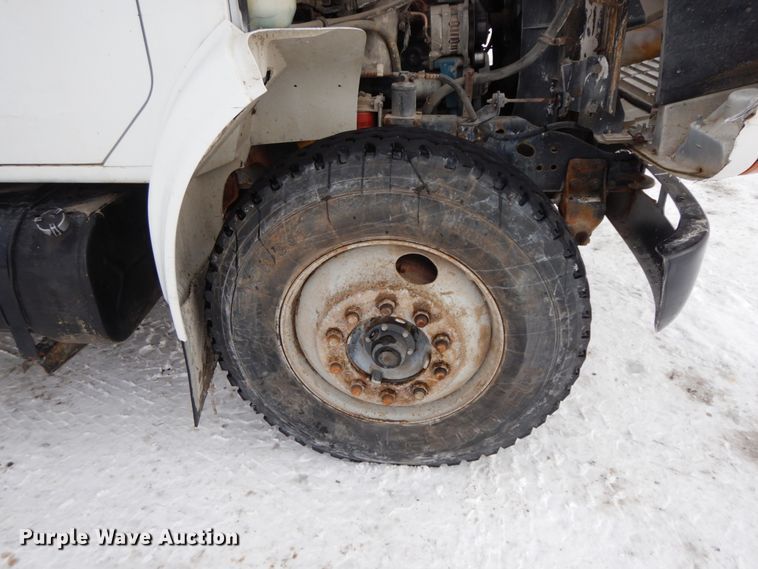 image for item DF6361 2000 International 4700  digger derrick truck