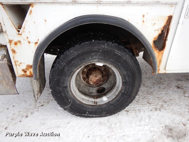 image for item DF6361 2000 International 4700  digger derrick truck