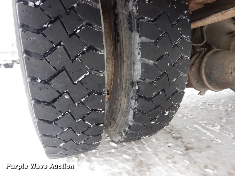 image for item DF6361 2000 International 4700  digger derrick truck