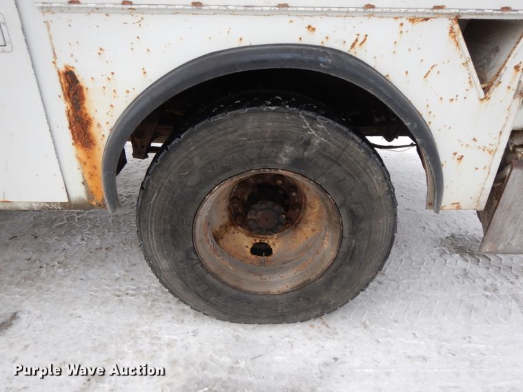 image for item DF6361 2000 International 4700  digger derrick truck