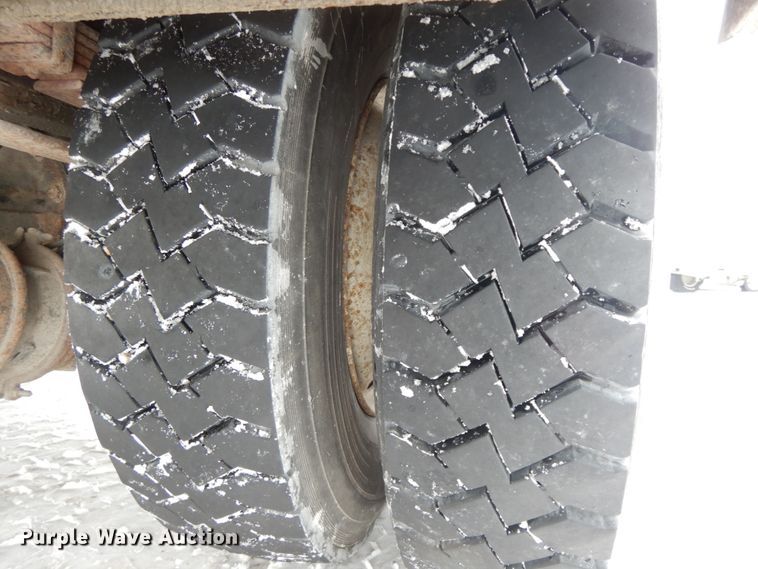 image for item DF6361 2000 International 4700  digger derrick truck