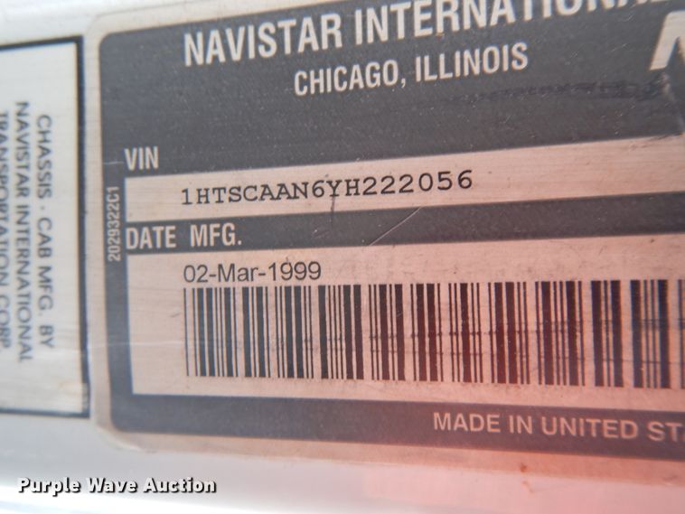 image for item DF6361 2000 International 4700  digger derrick truck