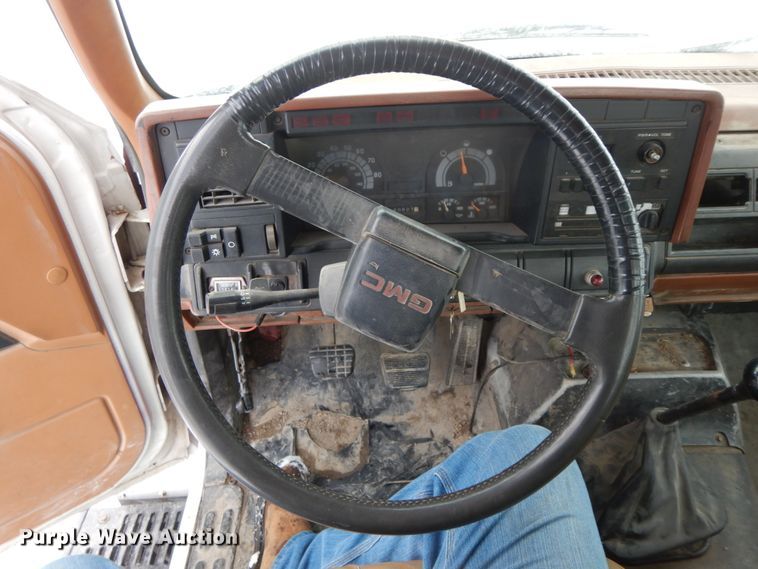 image for item DF6362 1994 GMC TopKick  bucket truck