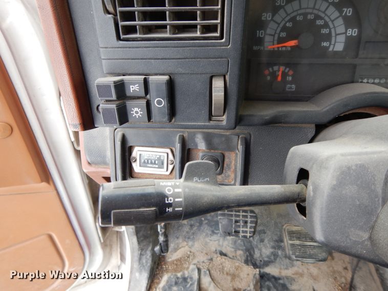 image for item DF6362 1994 GMC TopKick  bucket truck