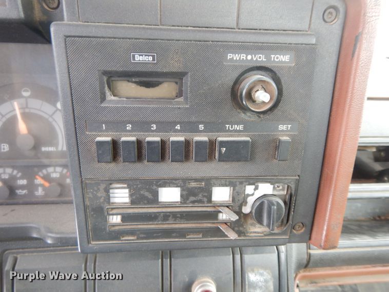 image for item DF6362 1994 GMC TopKick  bucket truck