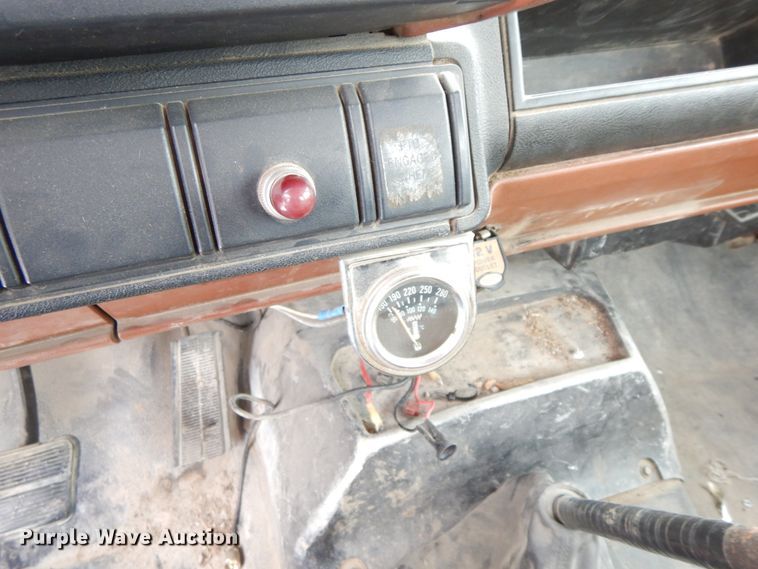 image for item DF6362 1994 GMC TopKick  bucket truck