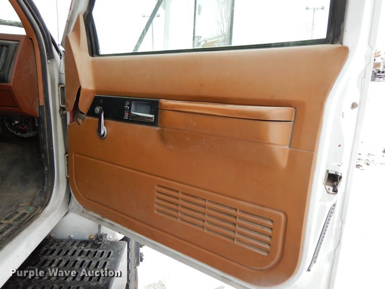 image for item DF6362 1994 GMC TopKick  bucket truck