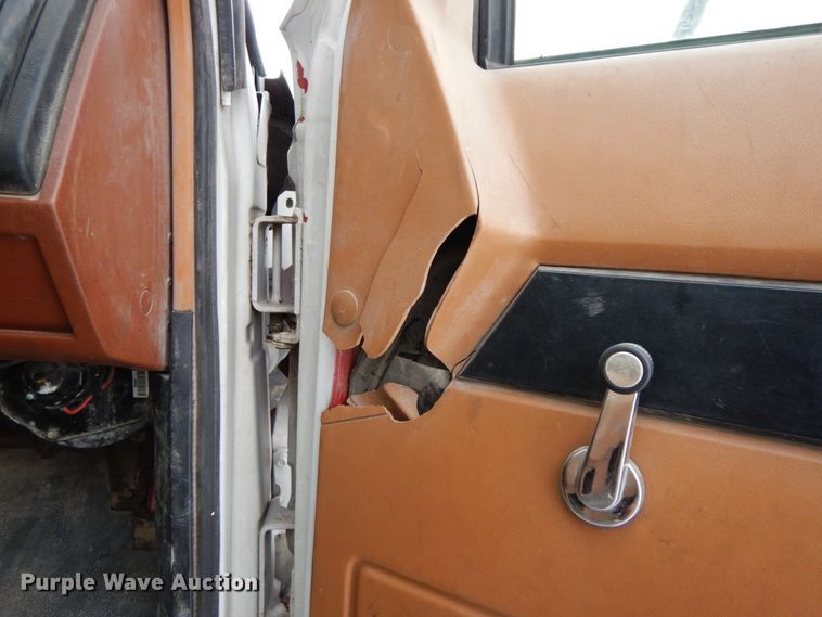 image for item DF6362 1994 GMC TopKick  bucket truck