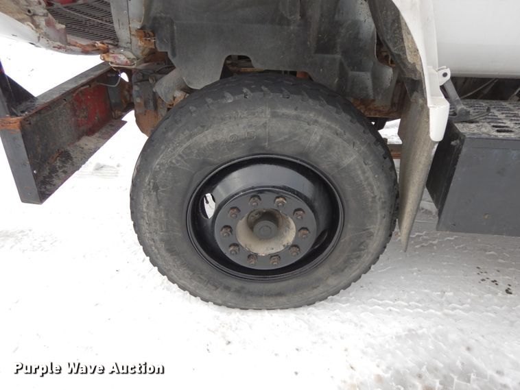 image for item DF6362 1994 GMC TopKick  bucket truck