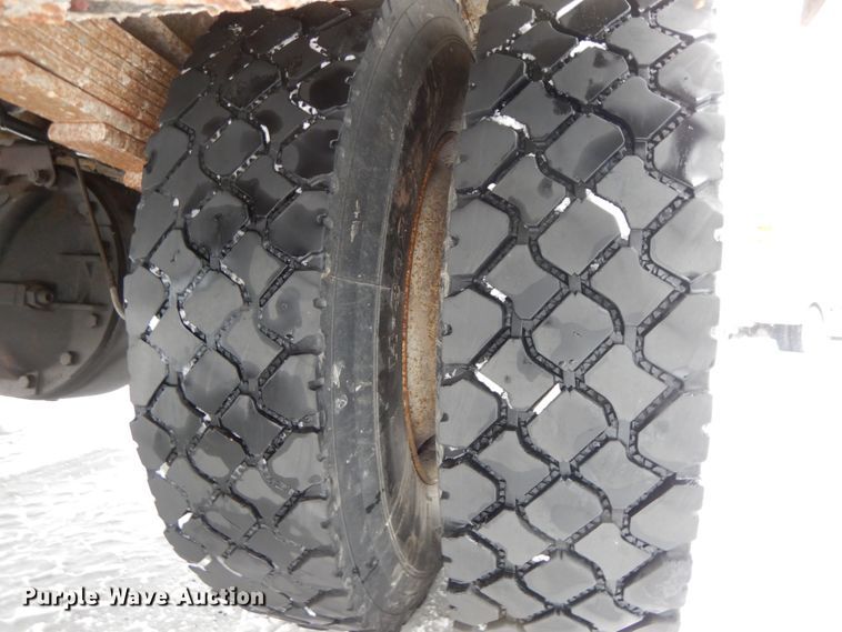 image for item DF6362 1994 GMC TopKick  bucket truck