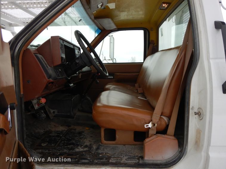 image for item DF6364 1994 GMC TopKick  bucket truck