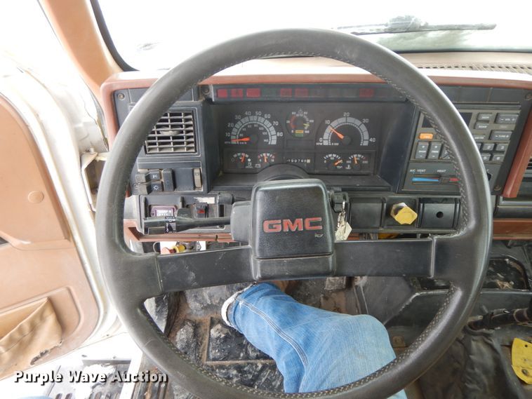 image for item DF6364 1994 GMC TopKick  bucket truck